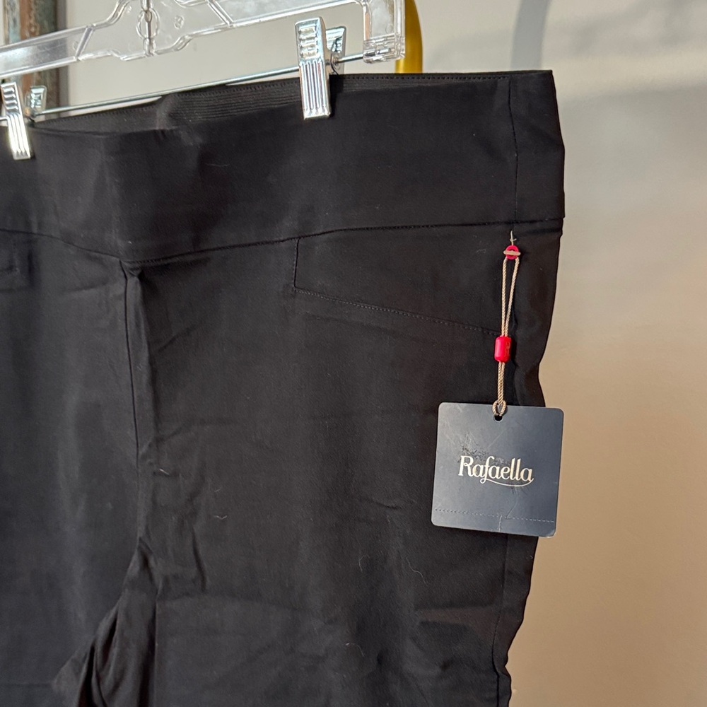 Rafaella Black Cropped Capri Ponte Pull-On Pants zipper accent’s NWT 22W - Picture 2 of 12